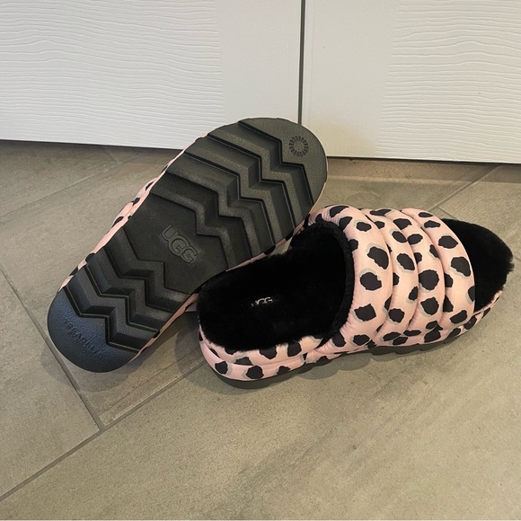 UGG Pink Scallop Maxi Slide Cheetah Print Platform Slides 9 NEW - Picture 4 of 8